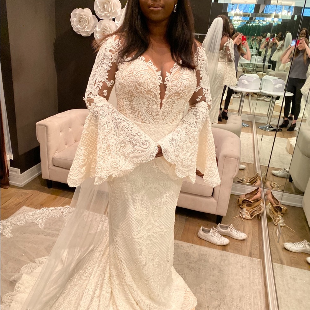 Wedding dress - Picture 7 of 8